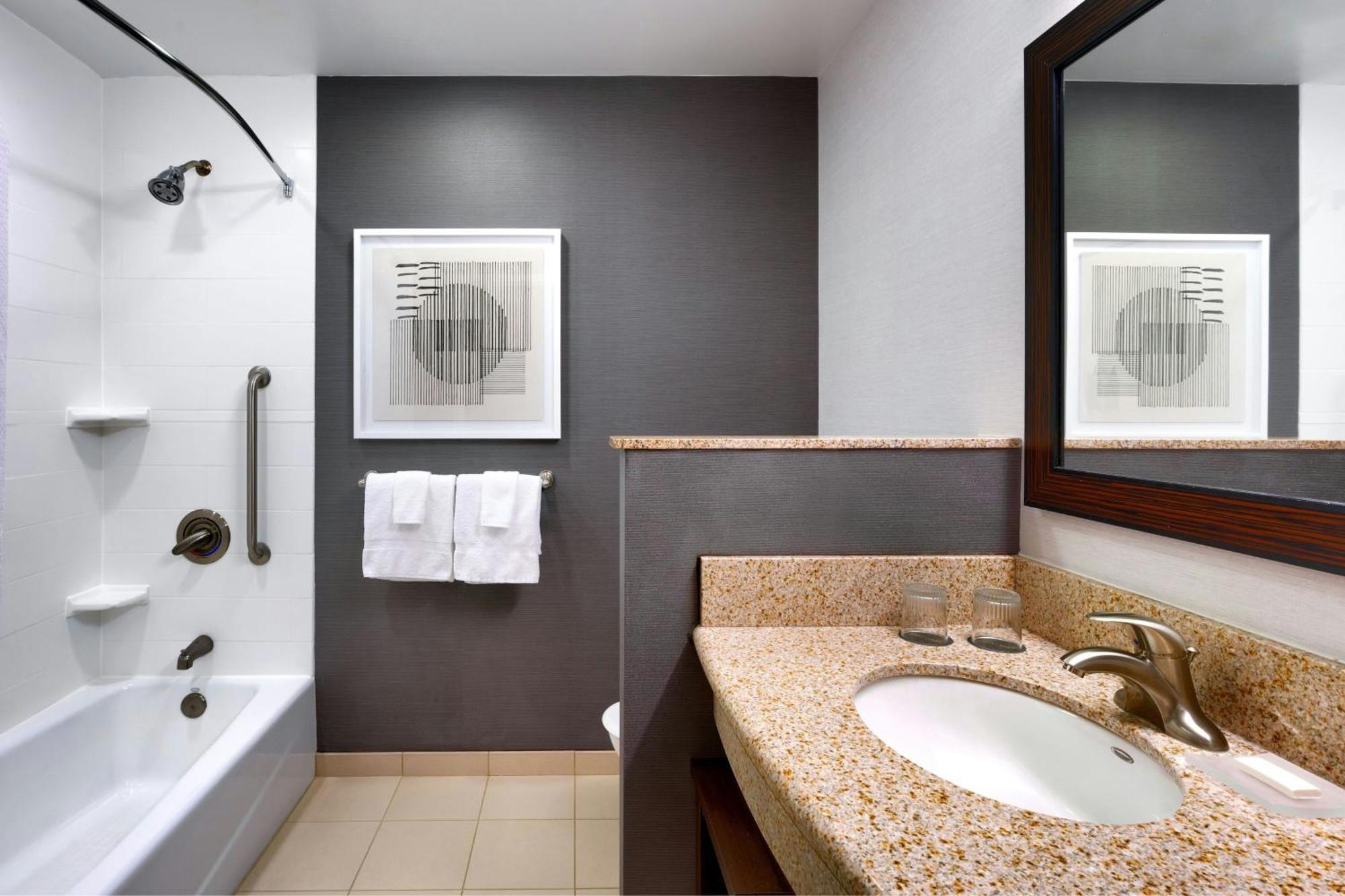 Courtyard Lincoln Downtown Hotel Ngoại thất bức ảnh