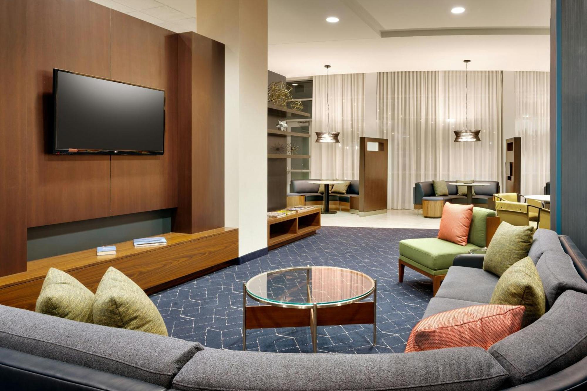Courtyard Lincoln Downtown Hotel Ngoại thất bức ảnh